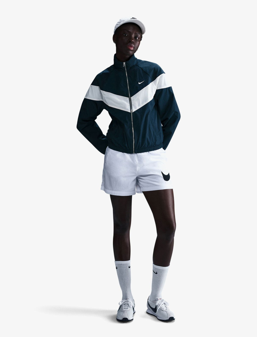 Nike Windrunner Kadın Siyah Ceket Nike Windrunner Kadın Siyah Ceket