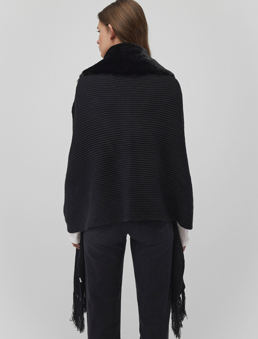 Mavi Suni Kürk Detaylı Siyah Panço 195854-900 Mavi Suni Kürk Detaylı Siyah Panço 195854-900