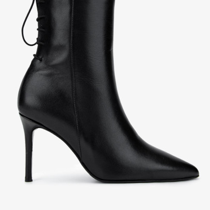 Valmenti Kadın . Siyah Deri Topuklu Bot