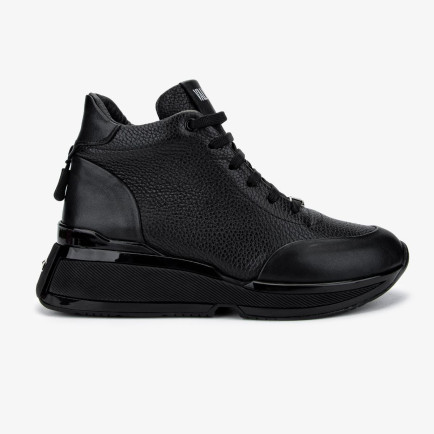 Valmenti Kadın . Casual Bot