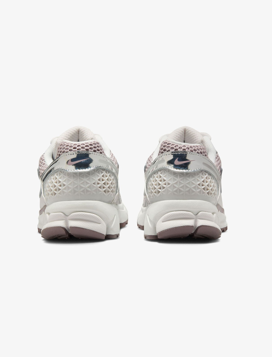 Nike Zoom Vomero 5 Kadın Gri Spor Ayakkabı Nike Zoom Vomero 5 Kadın Gri Spor Ayakkabı