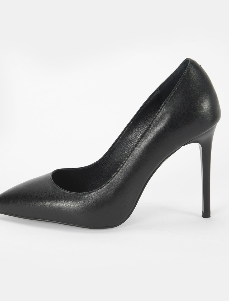 Kadın Siyah Deri Topuklu Klasik Ayakkabı Kadın Siyah Deri Topuklu Klasik Ayakkabı