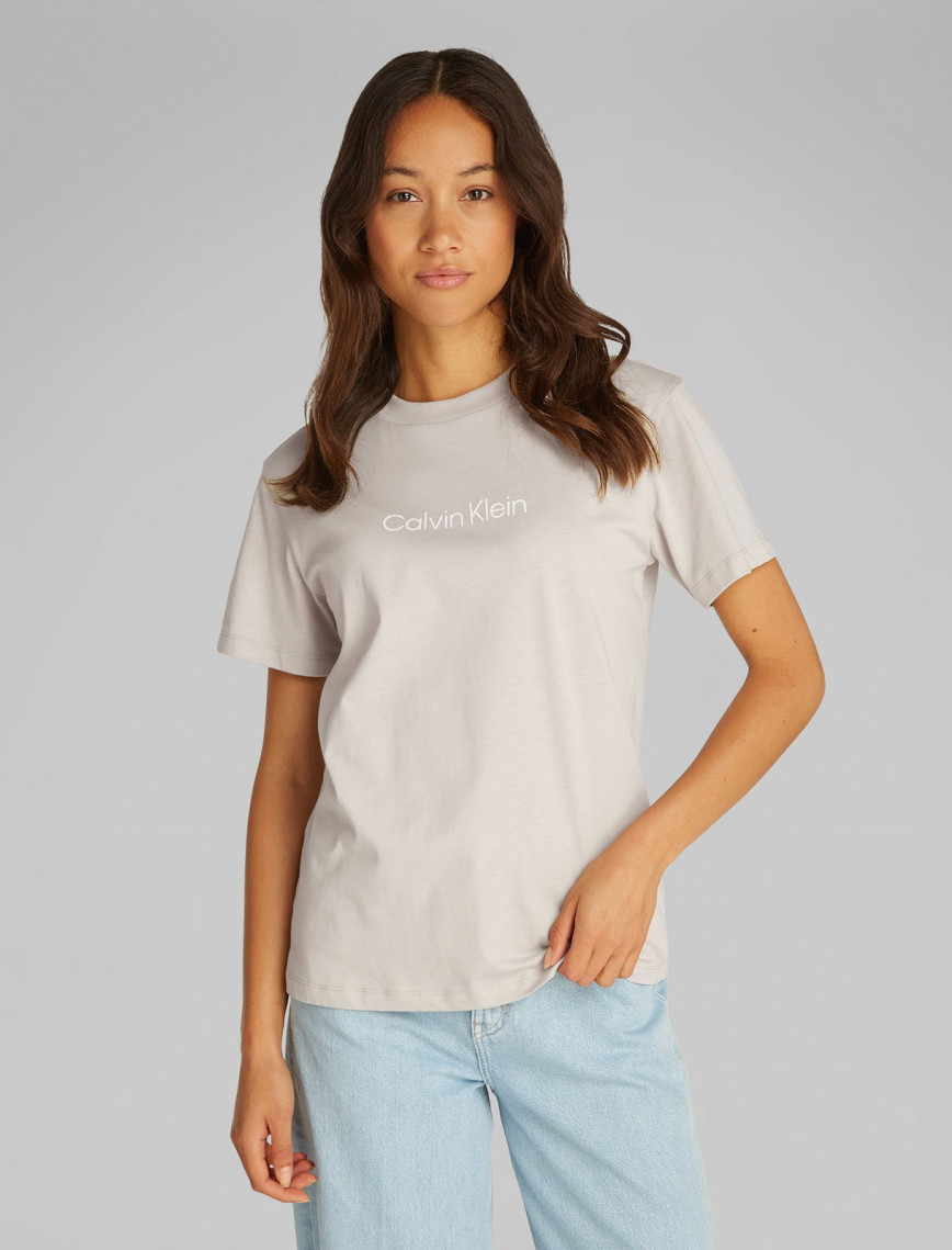 Calvin Klein Hero Logo Regular Kadın Mavi T-Shirt Calvin Klein Hero Logo Regular Kadın Mavi T-Shirt