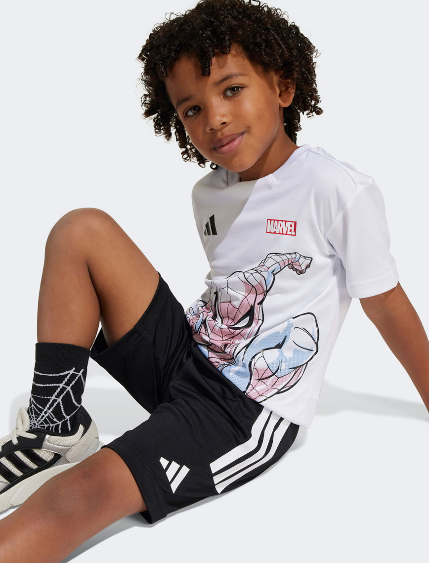 adidas X Marvel Spiderman Çocuk Beyaz/Siyah Şort Takımı adidas X Marvel Spiderman Çocuk Beyaz/Siyah Şort Takımı