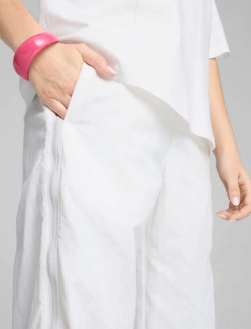 Puma Dare To Relaxed Dokuma Fermuarlı Kadın Beyaz Eşofman Altı Puma Dare To Relaxed Dokuma Fermuarlı Kadın Beyaz Eşofman Altı