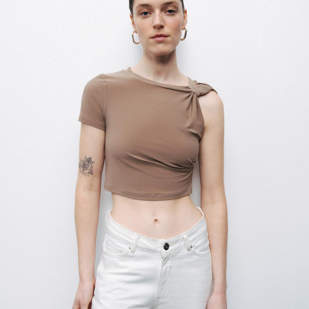 Burgu Detaylı Crop Top Burgu Detaylı Crop Top
