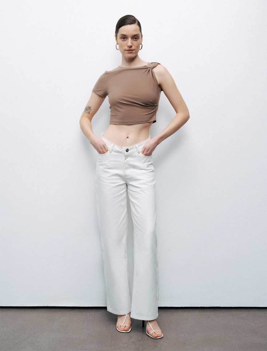 Burgu Detaylı Crop Top Burgu Detaylı Crop Top