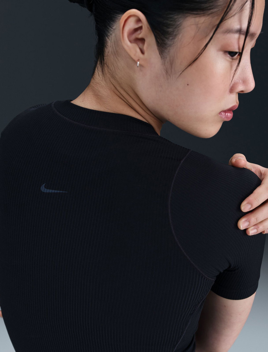 Nike Dri-Fit Zenvy Kadın Siyah T-Shirt Nike Dri-Fit Zenvy Kadın Siyah T-Shirt