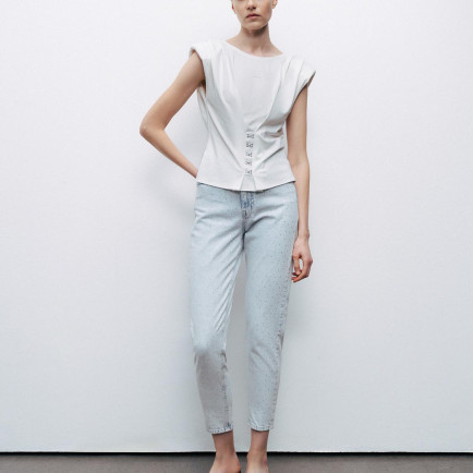 Agraf Aksesuar Detaylı Tişört Agraf Aksesuar Detaylı Tişört