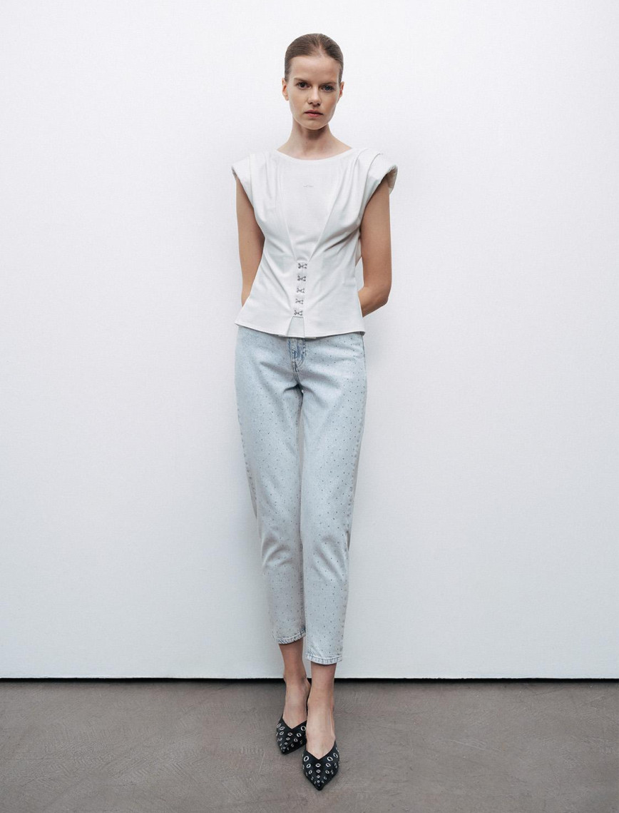 Agraf Aksesuar Detaylı Tişört Agraf Aksesuar Detaylı Tişört