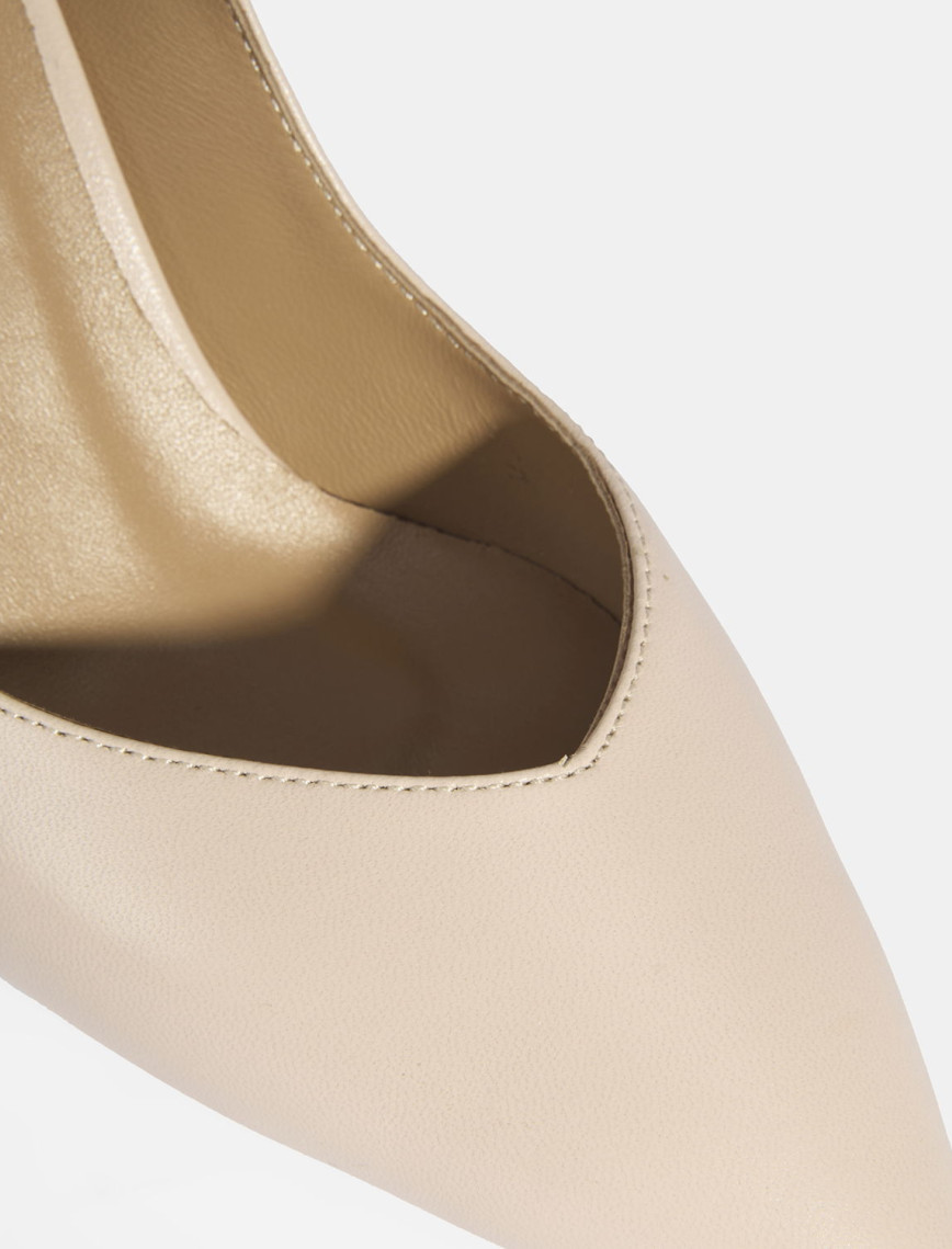 Kadın Bej Topuklu Klasik Ayakkabı Kadın Bej Topuklu Klasik Ayakkabı