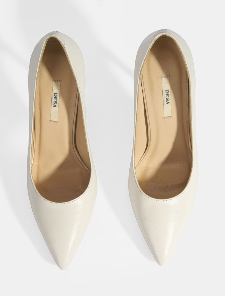 Kadın Beyaz Deri Topuklu Klasik Ayakkabı Kadın Beyaz Deri Topuklu Klasik Ayakkabı