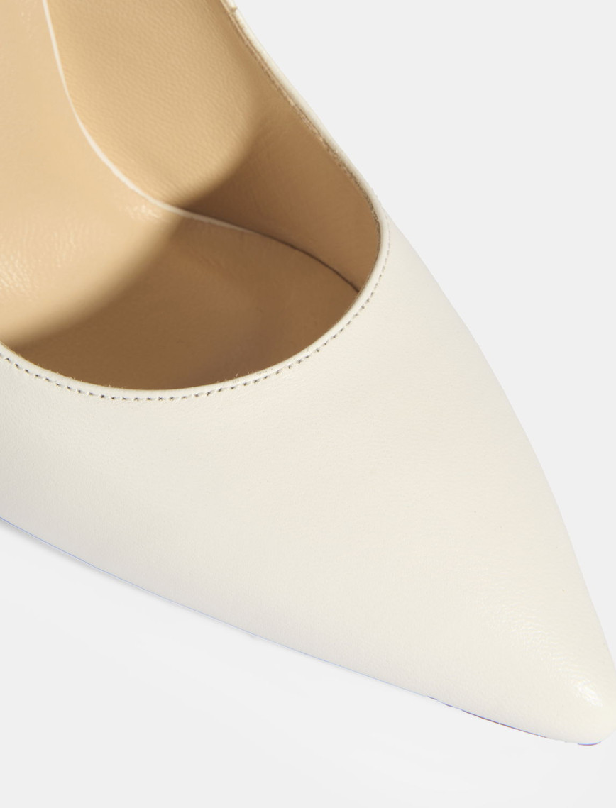 Kadın Beyaz Deri Topuklu Klasik Ayakkabı Kadın Beyaz Deri Topuklu Klasik Ayakkabı