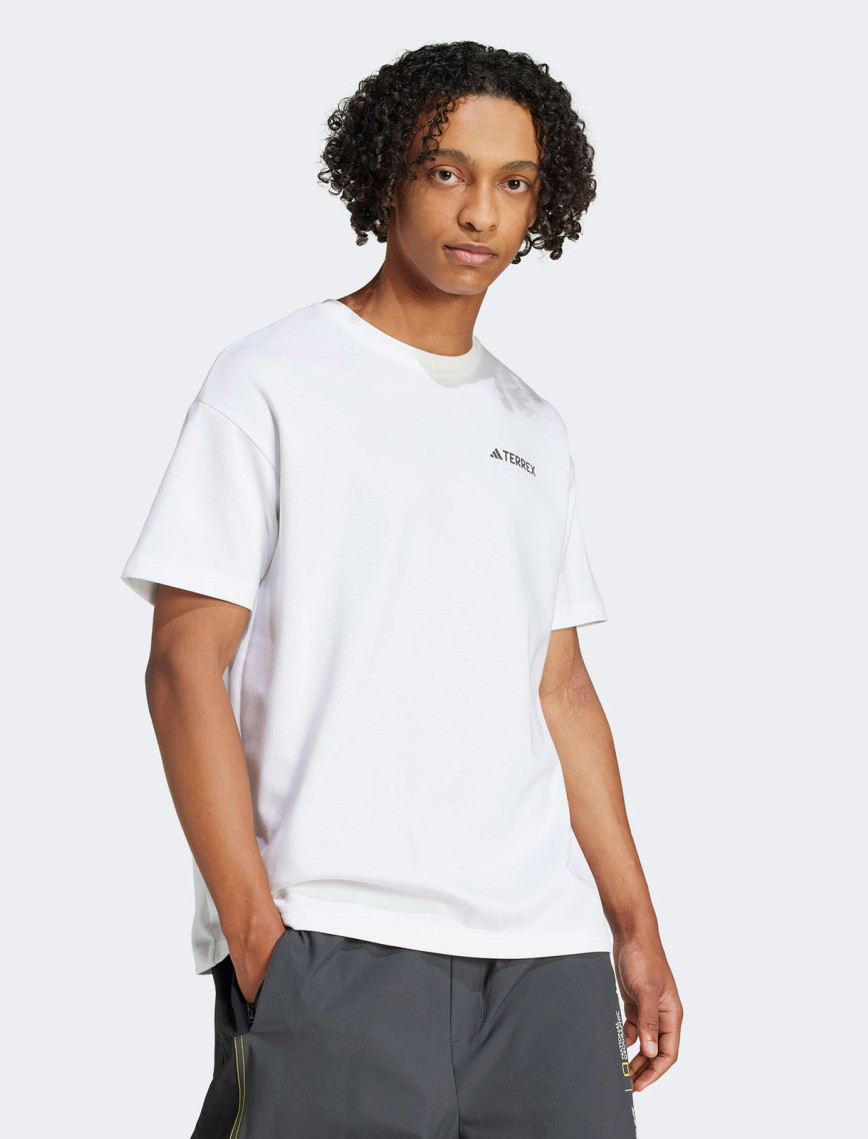 adidas Nat Geo Aeroready Graphic Erkek Beyaz T-Shirt adidas Nat Geo Aeroready Graphic Erkek Beyaz T-Shirt