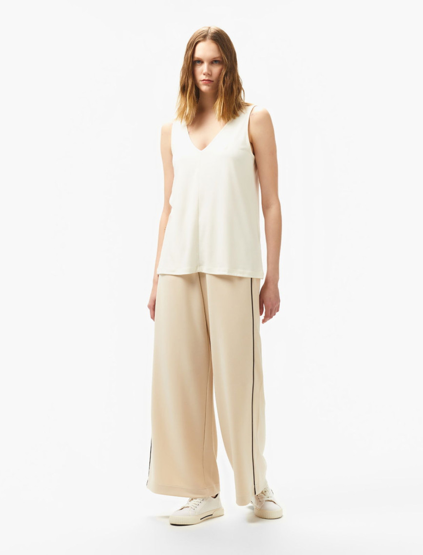 Nautica Kadın Krem Relaxed Fit T-Shirt Nautica Kadın Krem Relaxed Fit T-Shirt