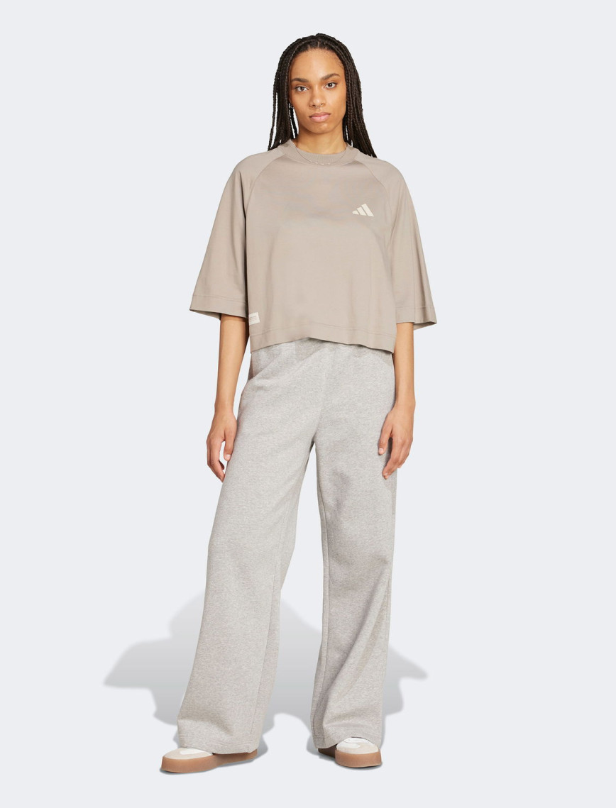 adidas Mercedes-Amg Petronas Formula One Team Kadın Bej T-Shirt adidas Mercedes-Amg Petronas Formula One Team Kadın Bej T-Shirt