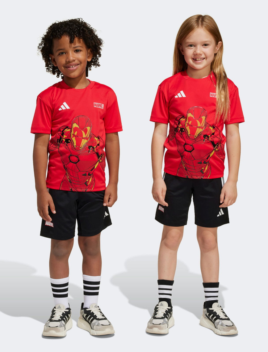 adidas X Marvel Ironman Çocuk Kırmızı/Siyah Şort Takımı adidas X Marvel Ironman Çocuk Kırmızı/Siyah Şort Takımı