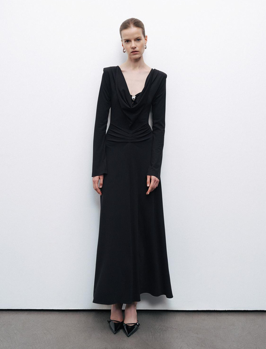 Vatkalı Aksesuar Detaylı Maxi Elbise