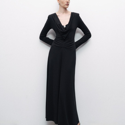 Vatkalı Aksesuar Detaylı Maxi Elbise Vatkalı Aksesuar Detaylı Maxi Elbise