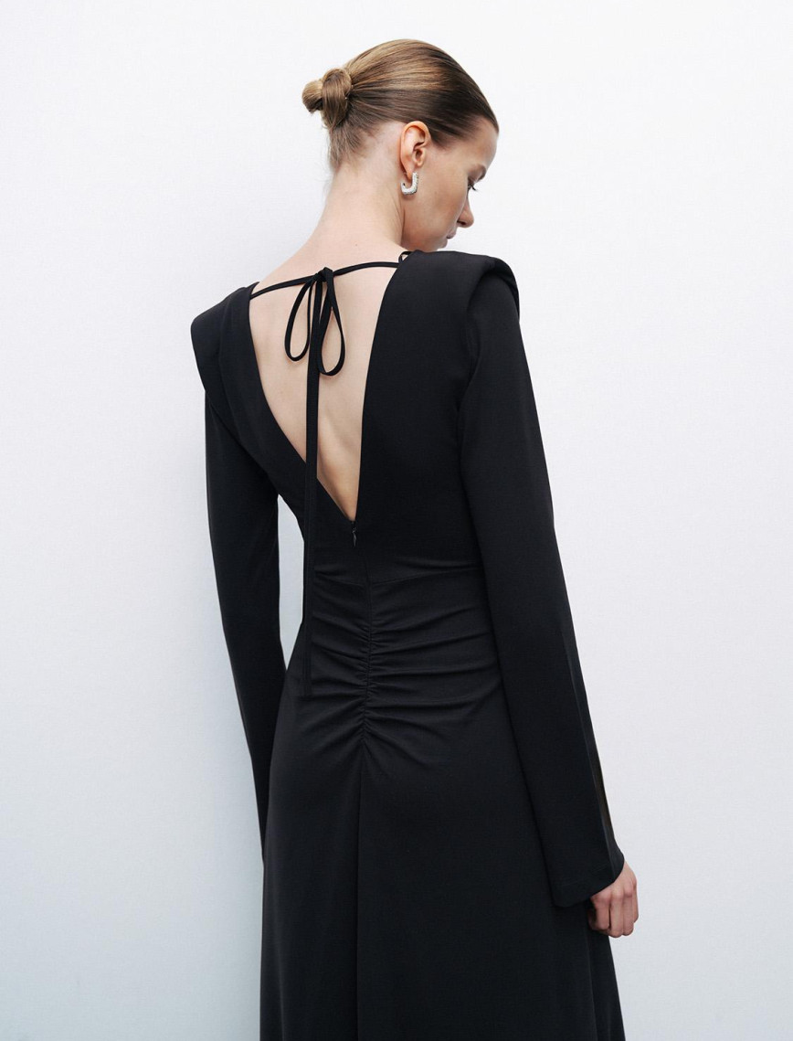 Vatkalı Aksesuar Detaylı Maxi Elbise