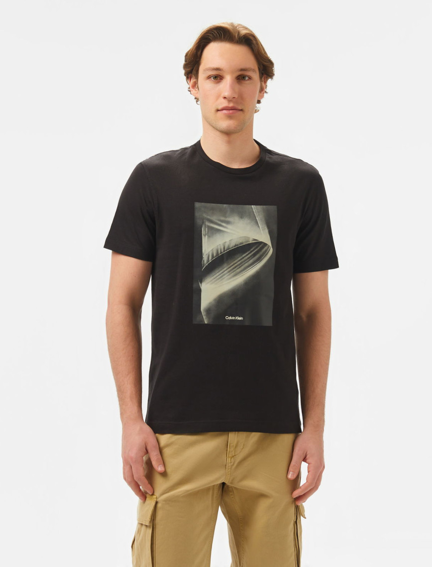 Calvin Klein Faded Light Graphic Erkek Siyah T-Shirt Calvin Klein Faded Light Graphic Erkek Siyah T-Shirt