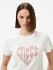 Guess Julia Rhinestone Mid Organicetch 180 Kadın Krem T-Shirt Guess Julia Rhinestone Mid Organicetch 180 Kadın Krem T-Shirt