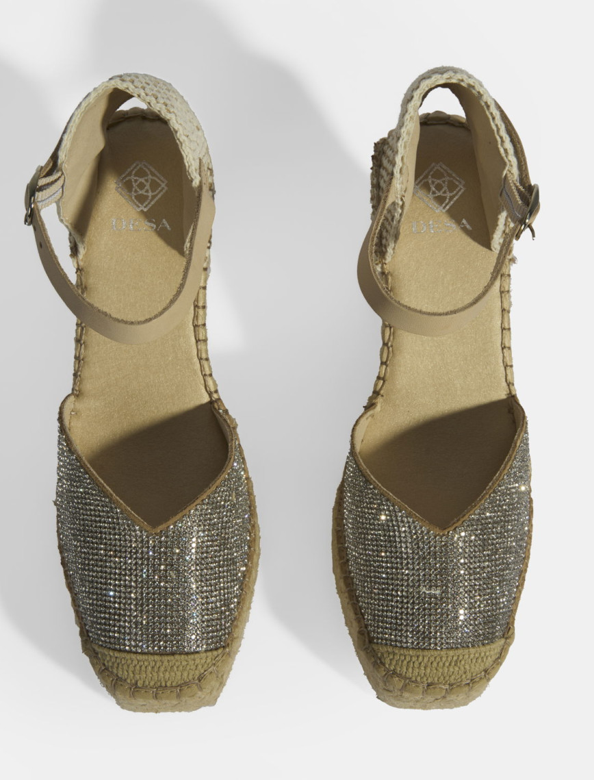 Bej Kadın Toka Aksesuarlı Taş Detaylı Dolgu Topuklu Süet Espadril Bej Kadın Toka Aksesuarlı Taş Detaylı Dolgu Topuklu Süet Espadril