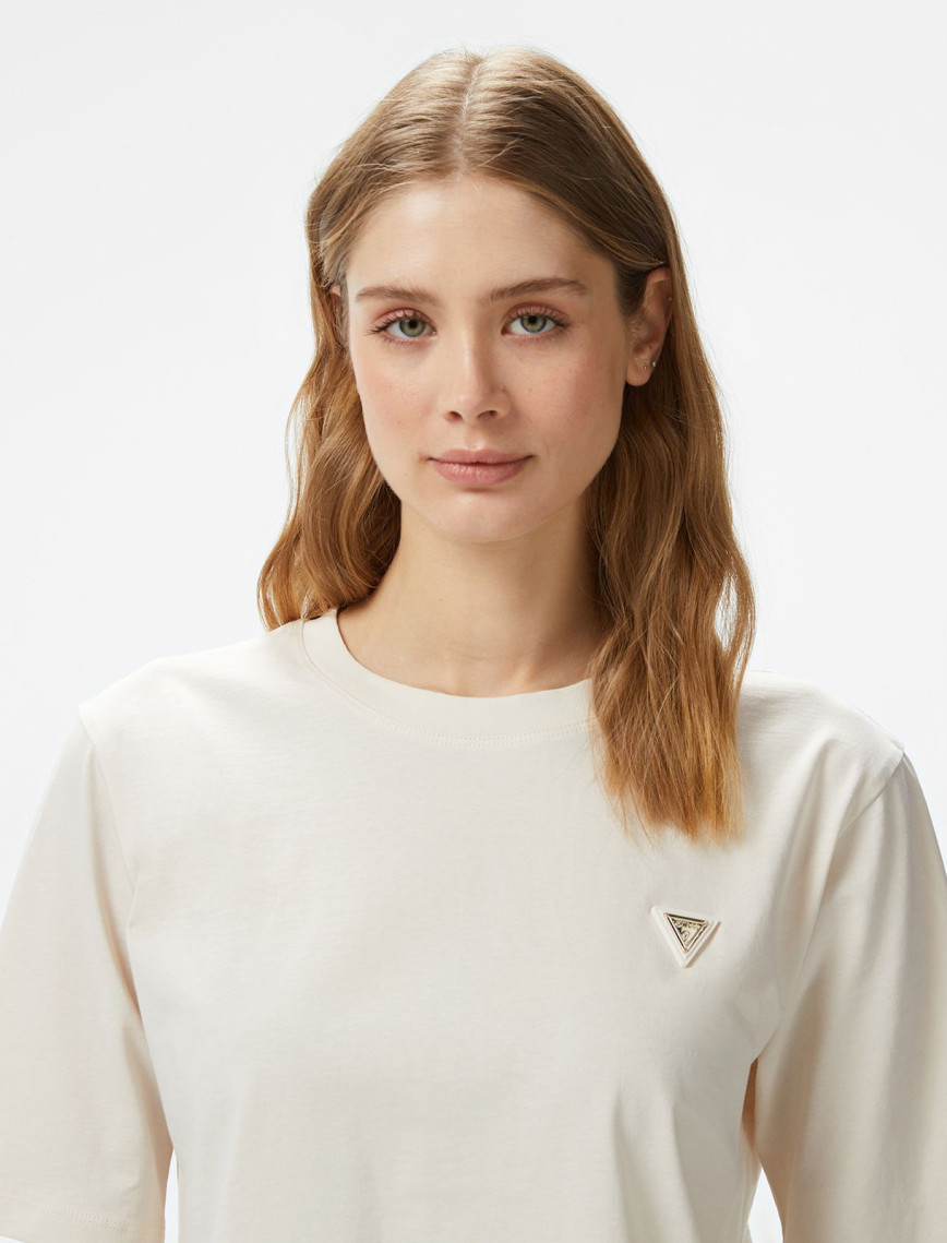 Guess Colette Boxy Mid Organic Stream 180 Kadın Krem T-Shirt Guess Colette Boxy Mid Organic Stream 180 Kadın Krem T-Shirt