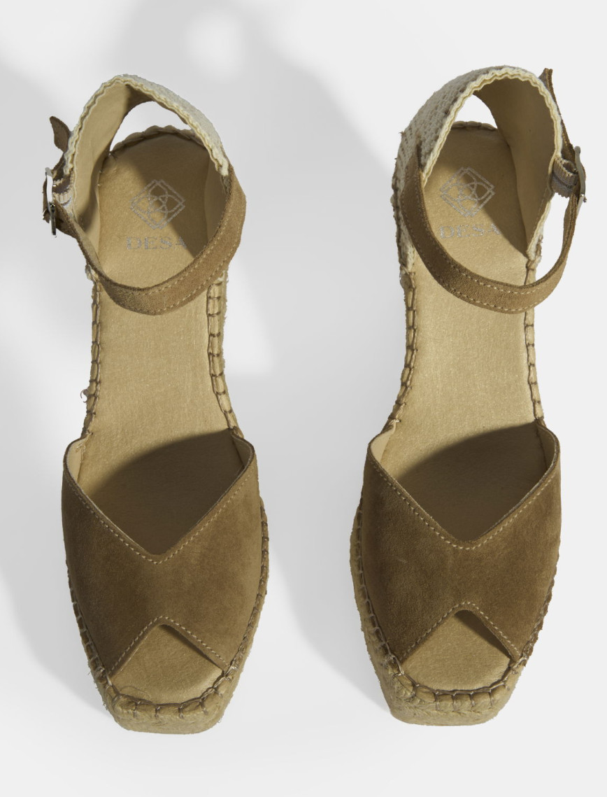 Bej Kadın Toka Detaylı Dolgu Topuklu Süet Espadril Bej Kadın Toka Detaylı Dolgu Topuklu Süet Espadril