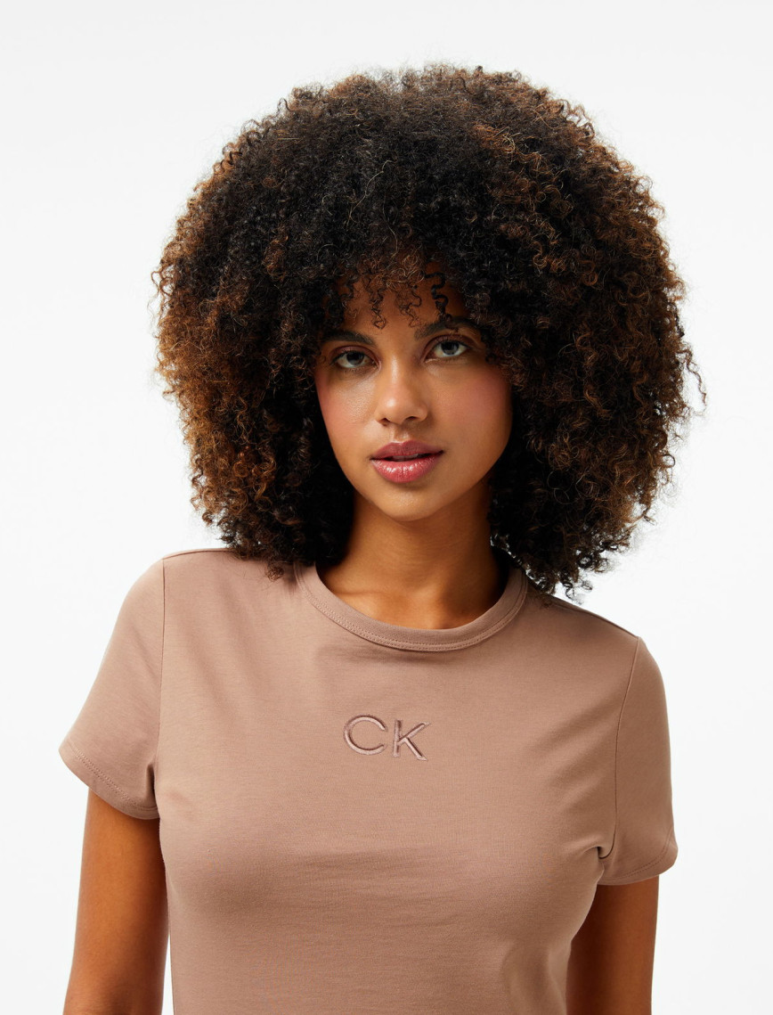 Calvin Klein Slim Kadın Kahverengi T-Shirt Calvin Klein Slim Kadın Kahverengi T-Shirt