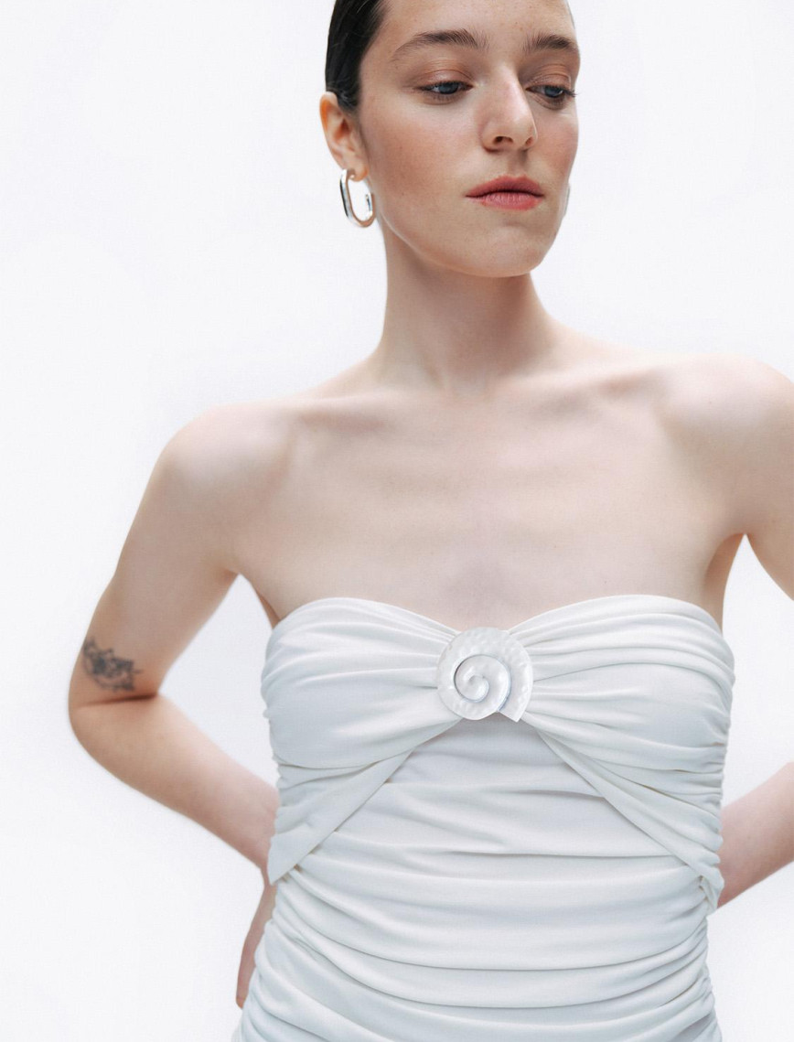 İstiridye Aksesuarlı Bluz İstiridye Aksesuarlı Bluz