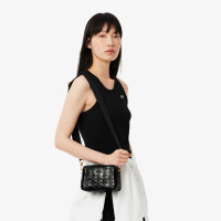 Lacoste Maheki Kadın Monogram Deri Siyah Postacı Çantası Lacoste Maheki Kadın Monogram Deri Siyah Postacı Çantası