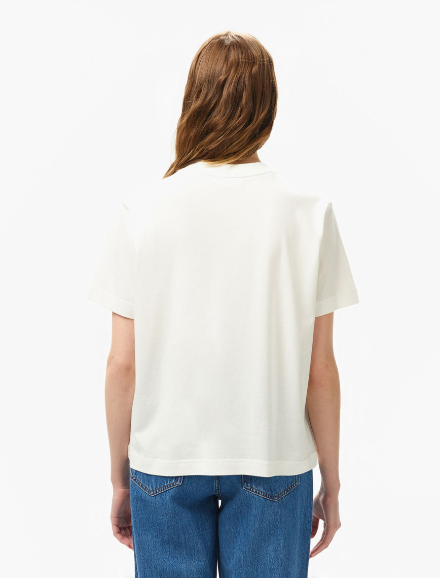 Lacoste Kadın Loose Fit Bisiklet Yaka Beyaz T-Shirt Lacoste Kadın Loose Fit Bisiklet Yaka Beyaz T-Shirt