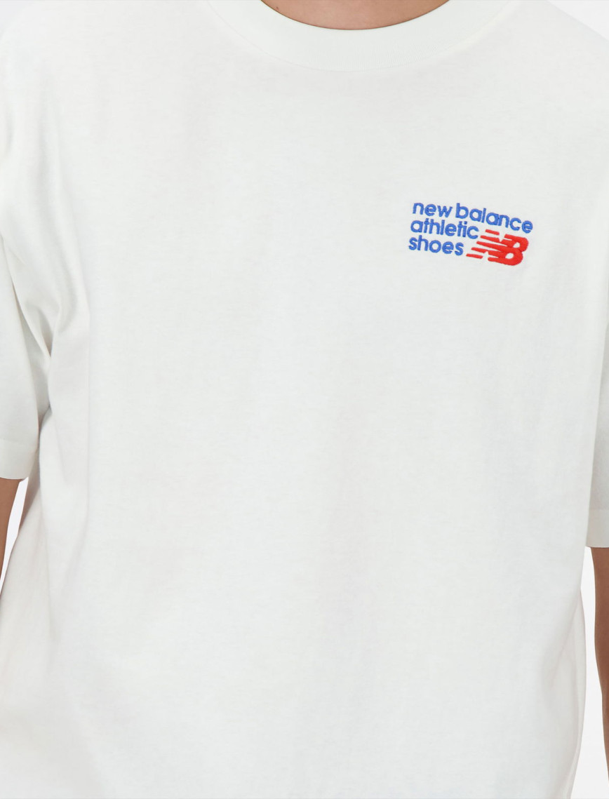 New Balance Lifestyle Erkek Beyaz T-Shirt New Balance Lifestyle Erkek Beyaz T-Shirt