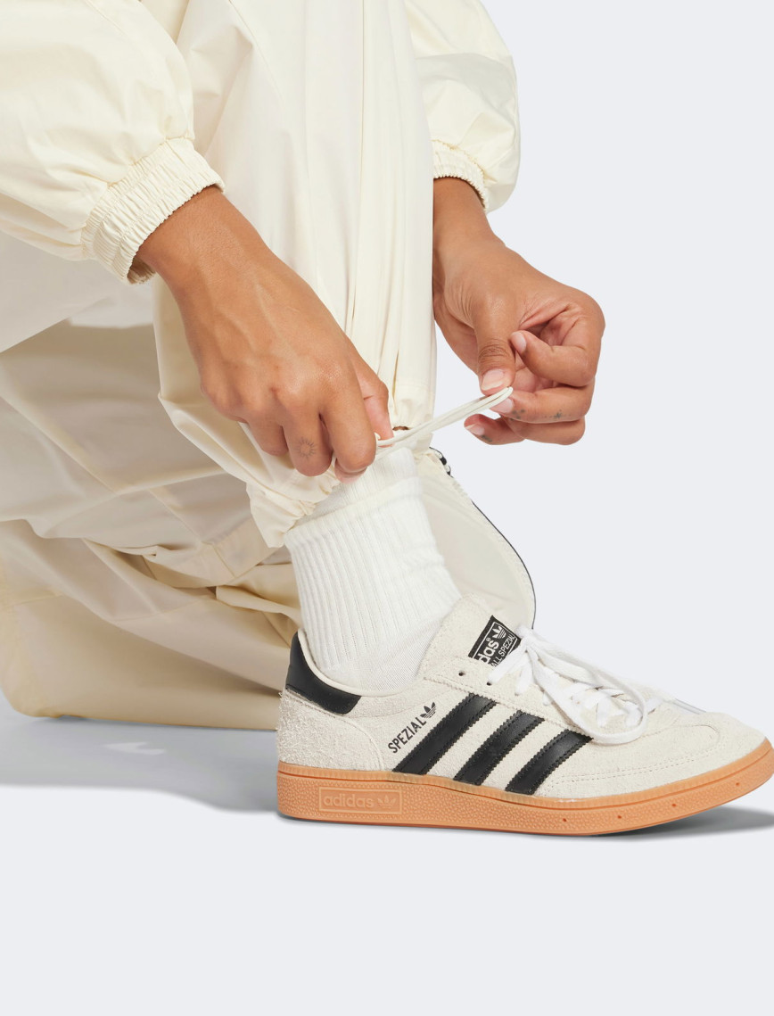 adidas AdiBreak Woven Two-In-One Kadın Krem Eşofman Altı adidas AdiBreak Woven Two-In-One Kadın Krem Eşofman Altı