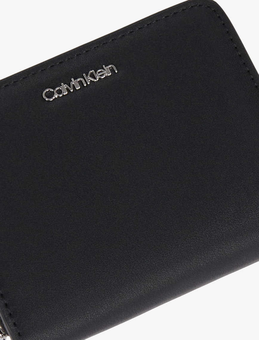 Calvin Klein Medium Kadın Siyah Cüzdan Calvin Klein Medium Kadın Siyah Cüzdan