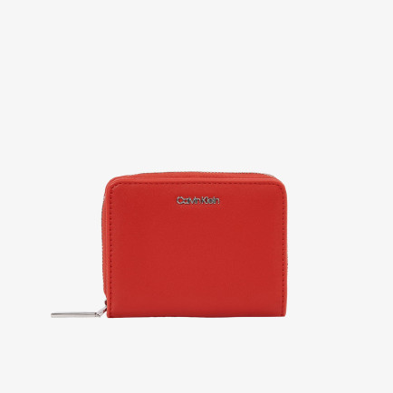 Calvin Klein Medium Kadın Kırmızı Cüzdan Calvin Klein Medium Kadın Kırmızı Cüzdan