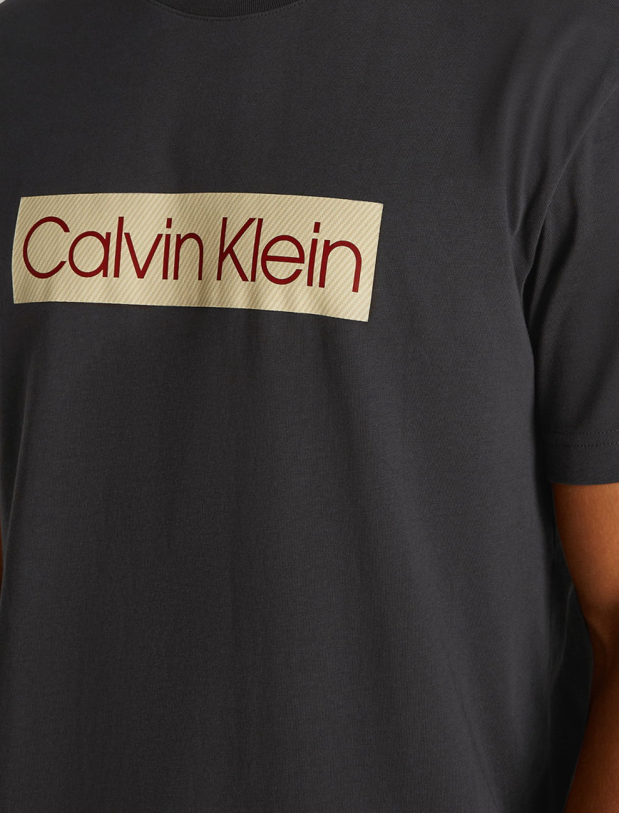 Calvin Klein Label Print Erkek Siyah T-Shirt Calvin Klein Label Print Erkek Siyah T-Shirt