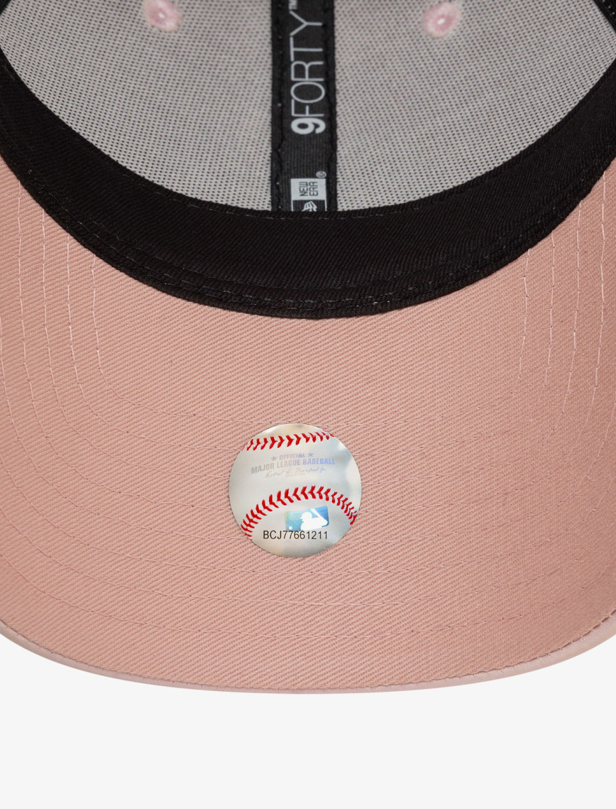 New Era New York Yankees Satin 9Forty Kadın Pembe Şapka New Era New York Yankees Satin 9Forty Kadın Pembe Şapka