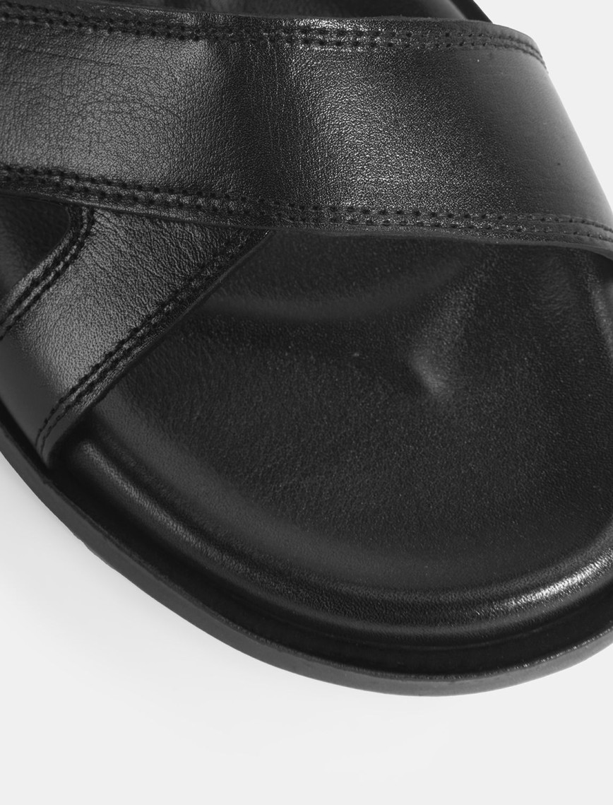 Erkek Siyah Cırt Detaylı Deri Sandalet Erkek Siyah Cırt Detaylı Deri Sandalet