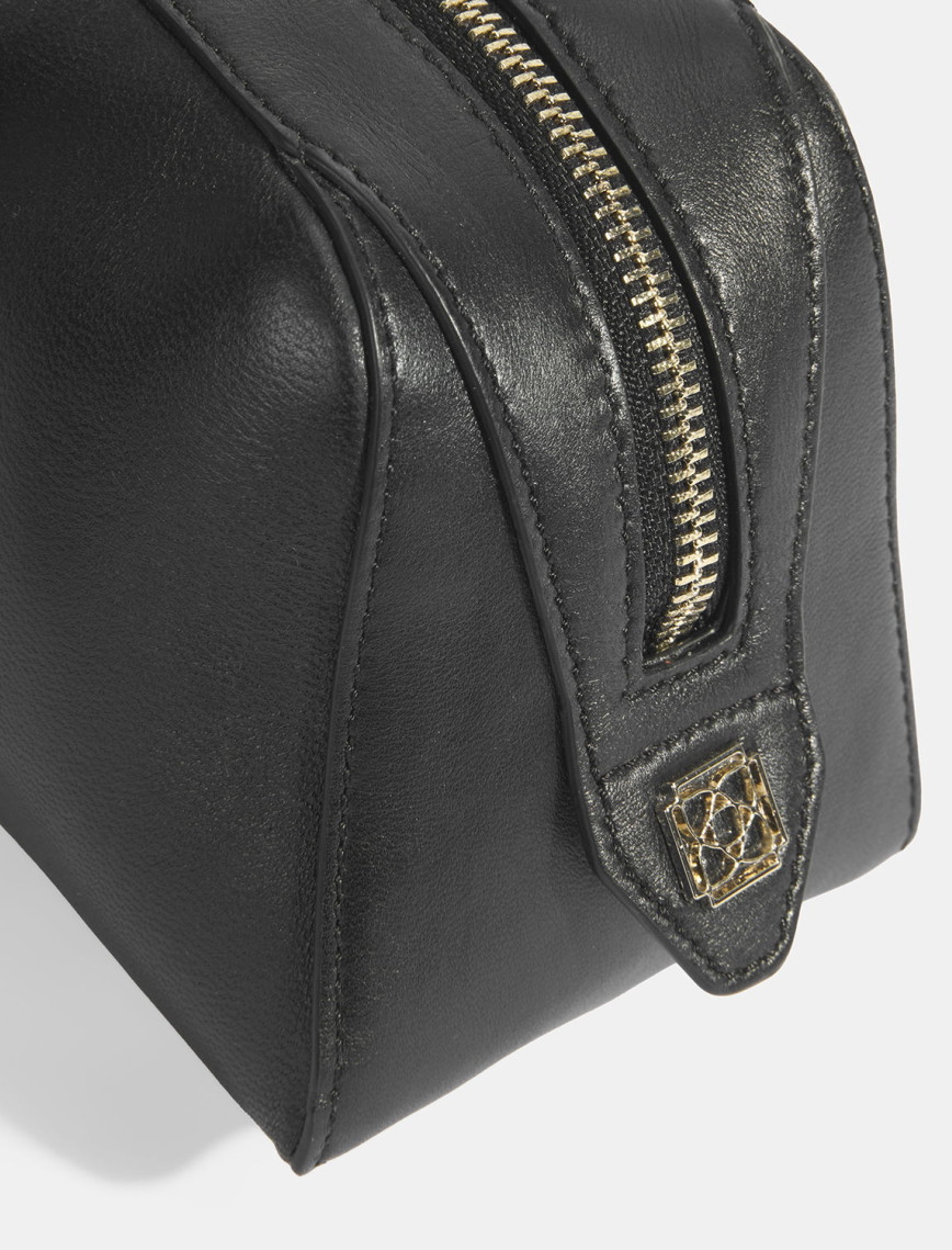 Limited Edition Siyah Kadın Yaprak Detaylı Deri Omuz Çantası Limited Edition Siyah Kadın Yaprak Detaylı Deri Omuz Çantası