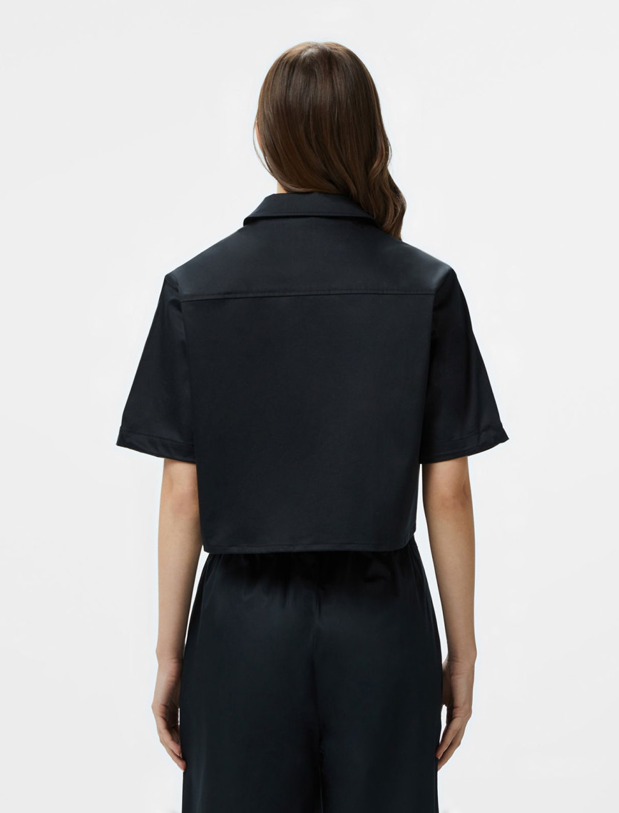 Lacoste Kadın Regular Fit Yarım Kollu Siyah Gömlek Lacoste Kadın Regular Fit Yarım Kollu Siyah Gömlek