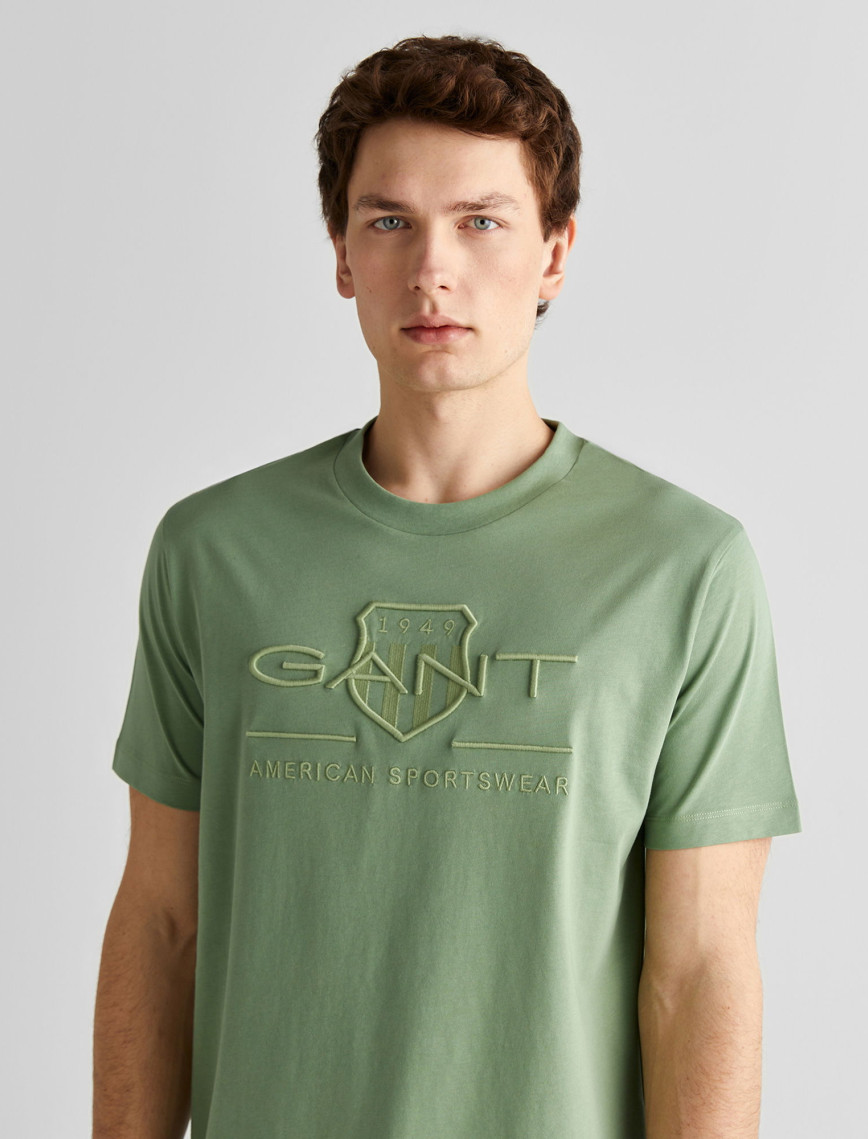 GANT Erkek Yeşil Regular Fit Bisiklet Yaka Logolu T-Shirt GANT Erkek Yeşil Regular Fit Bisiklet Yaka Logolu T-Shirt