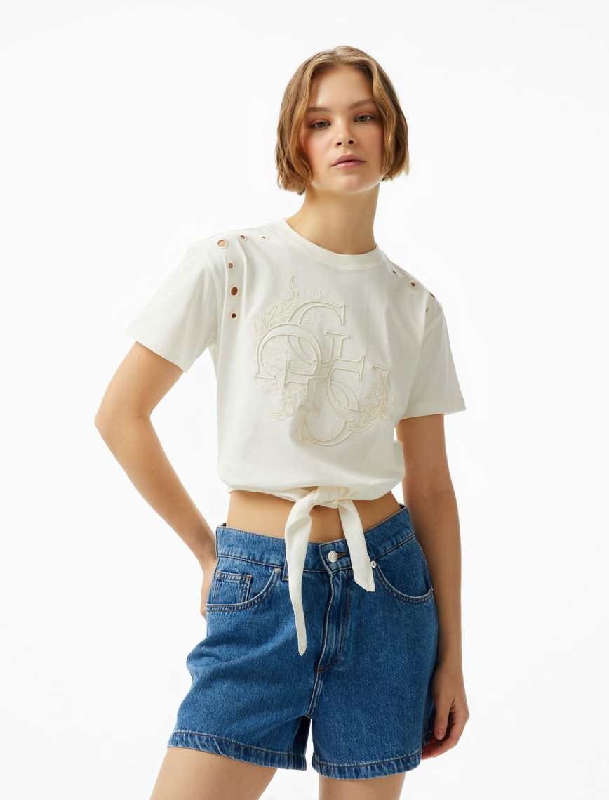 Guess Cn Eyelet Tone On Mid Organiceam 180 Kadın Beyaz T-Shirt Guess Cn Eyelet Tone On Mid Organiceam 180 Kadın Beyaz T-Shirt