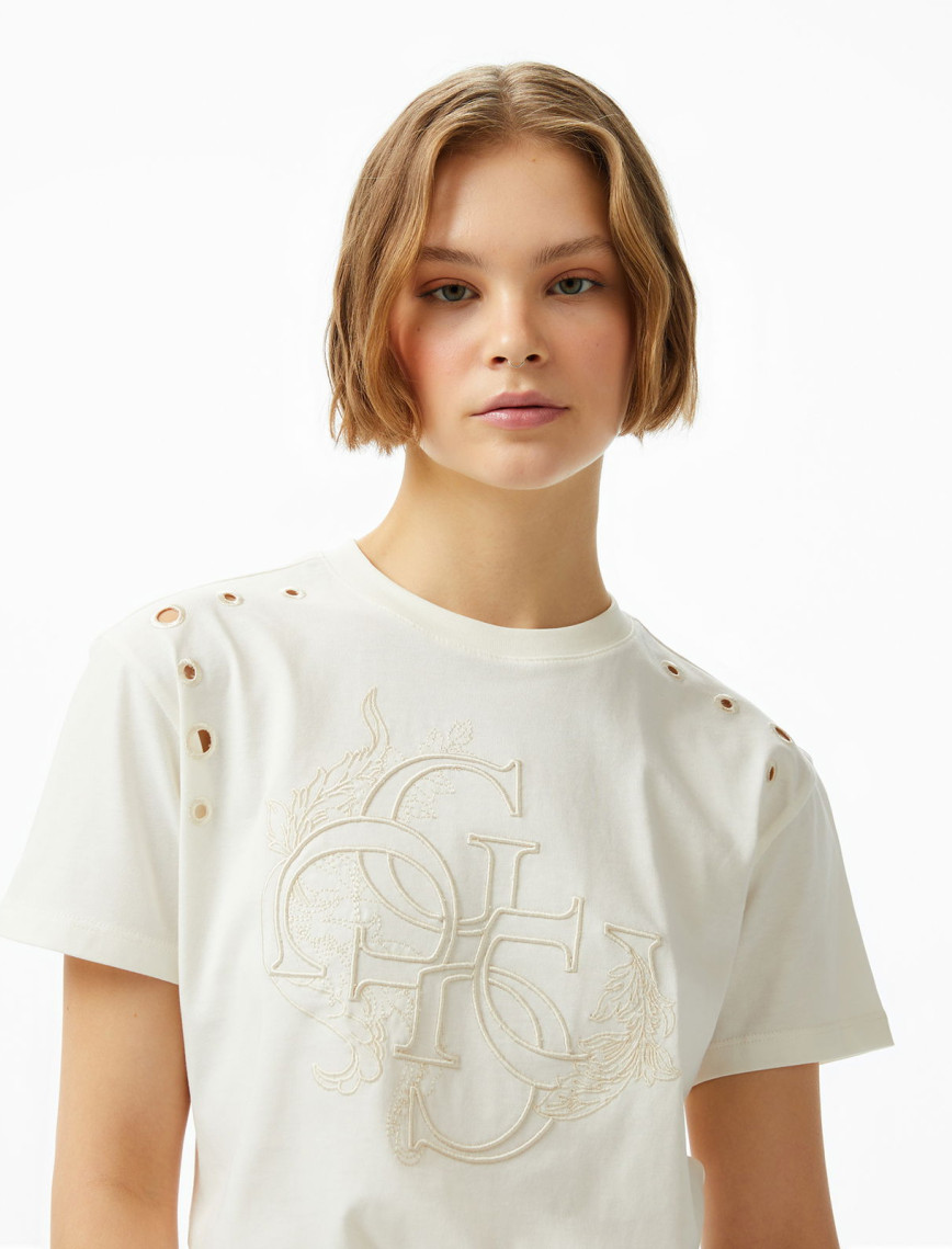 Guess Cn Eyelet Tone On Mid Organiceam 180 Kadın Beyaz T-Shirt Guess Cn Eyelet Tone On Mid Organiceam 180 Kadın Beyaz T-Shirt