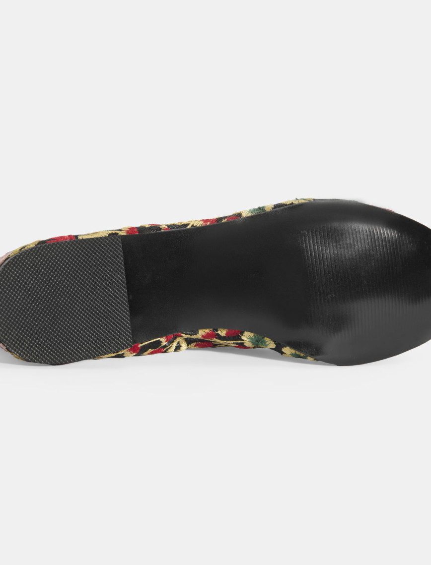 Kadın Siyah Nakış İşleme Detaylı Fileli Babet Kadın Siyah Nakış İşleme Detaylı Fileli Babet