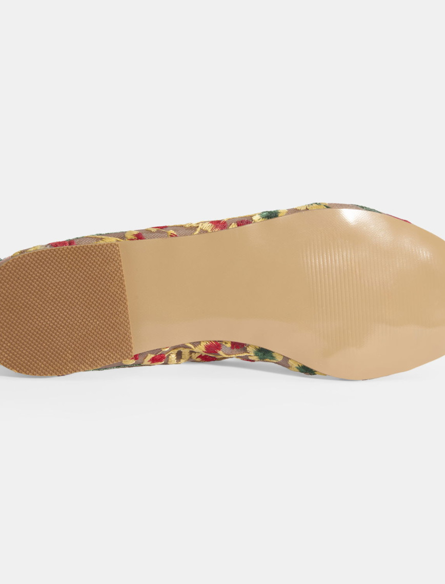 Kadın Ten Nakış İşleme Detaylı Fileli Babet Kadın Ten Nakış İşleme Detaylı Fileli Babet