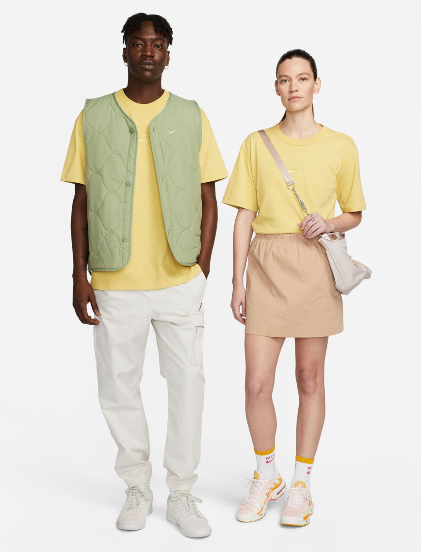 Nike Sportswear Premium Essentials Erkek Sarı T-Shirt Nike Sportswear Premium Essentials Erkek Sarı T-Shirt