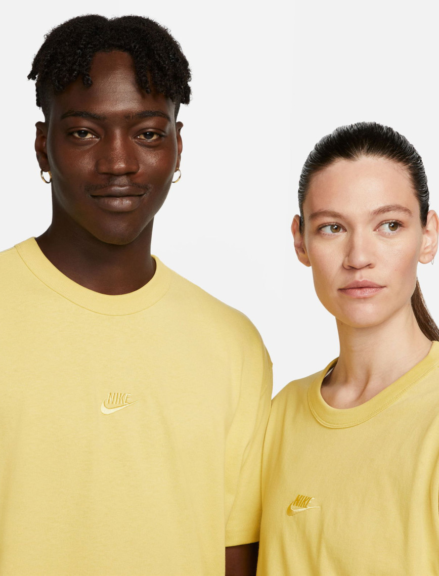 Nike Sportswear Premium Essentials Erkek Sarı T-Shirt Nike Sportswear Premium Essentials Erkek Sarı T-Shirt