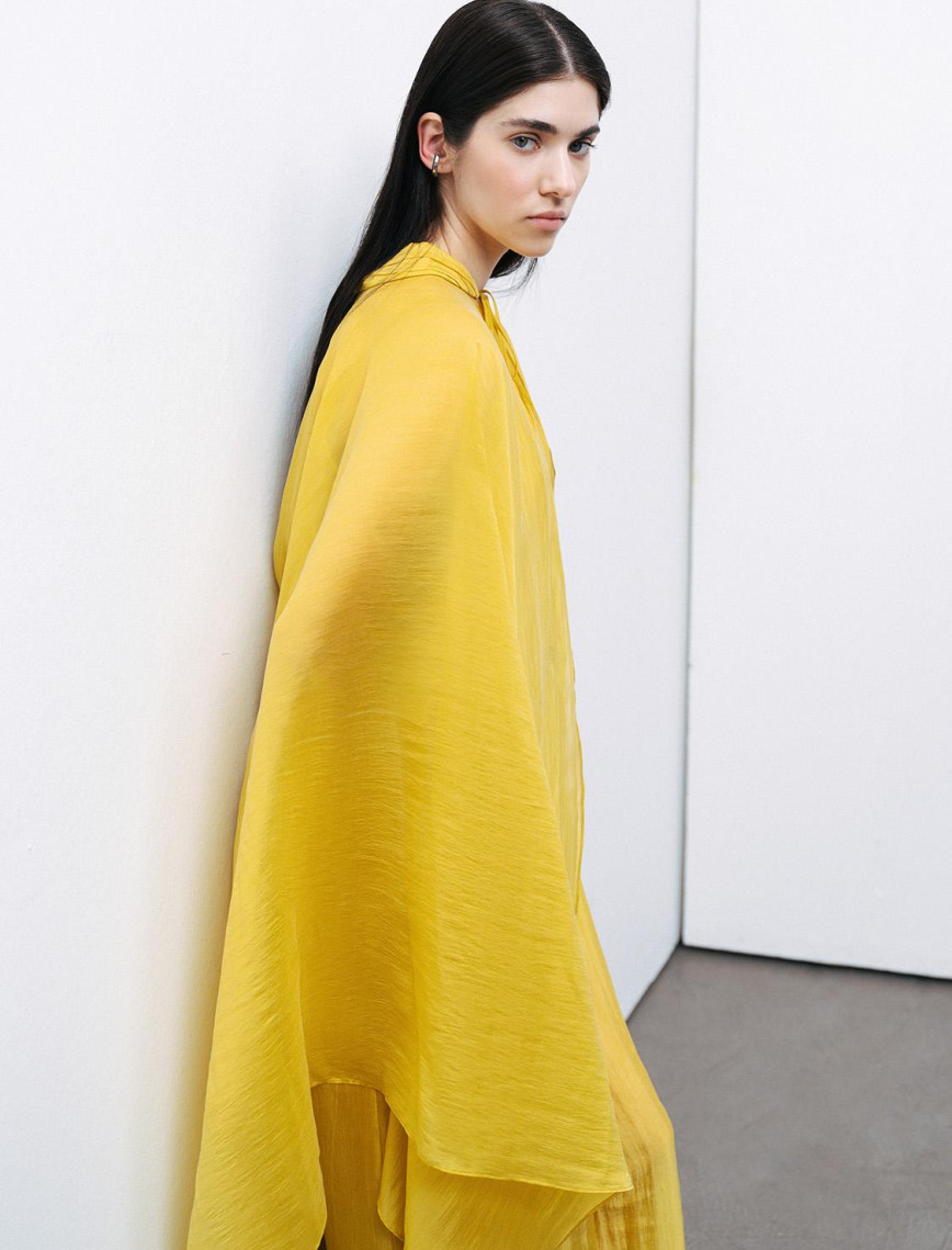 Asimetrik Tasarımlı Pelerin Asimetrik Tasarımlı Pelerin